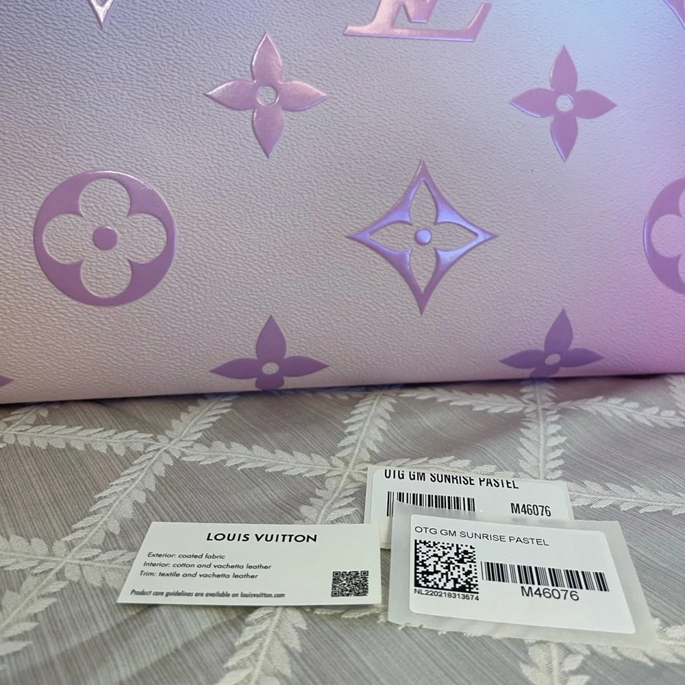 LOUIS VUITTON ONTHEGO GM IN SUNRISE PASTEL - Picture 4 of 10